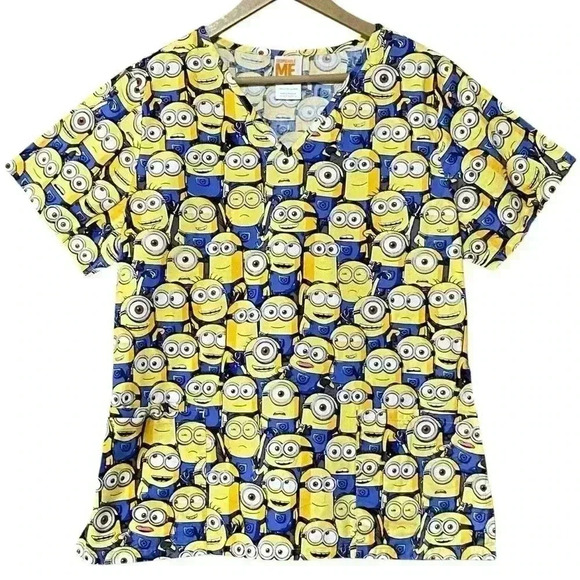 Despicable Me Scrub Top Women’s Medium Multi Minions Cartoon Funwear Uniform NWT - Picture 1 of 7